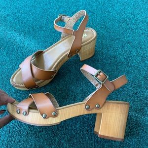 Tan size 9 women’s Sandals